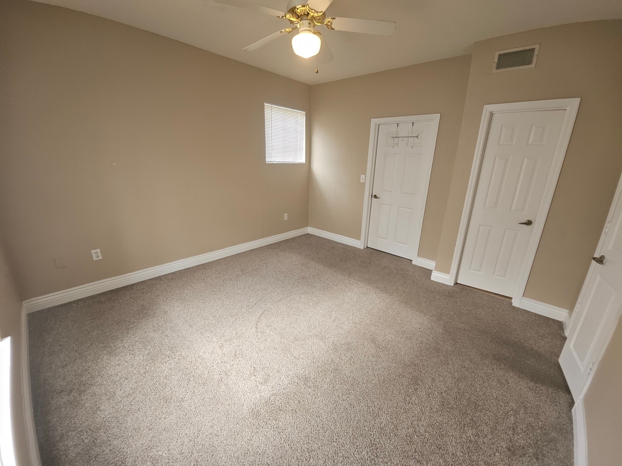 Building Photo - 3726 Palm Desert Ln