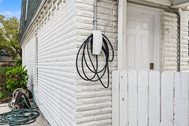 Building Photo - 16117 Singapore Ln