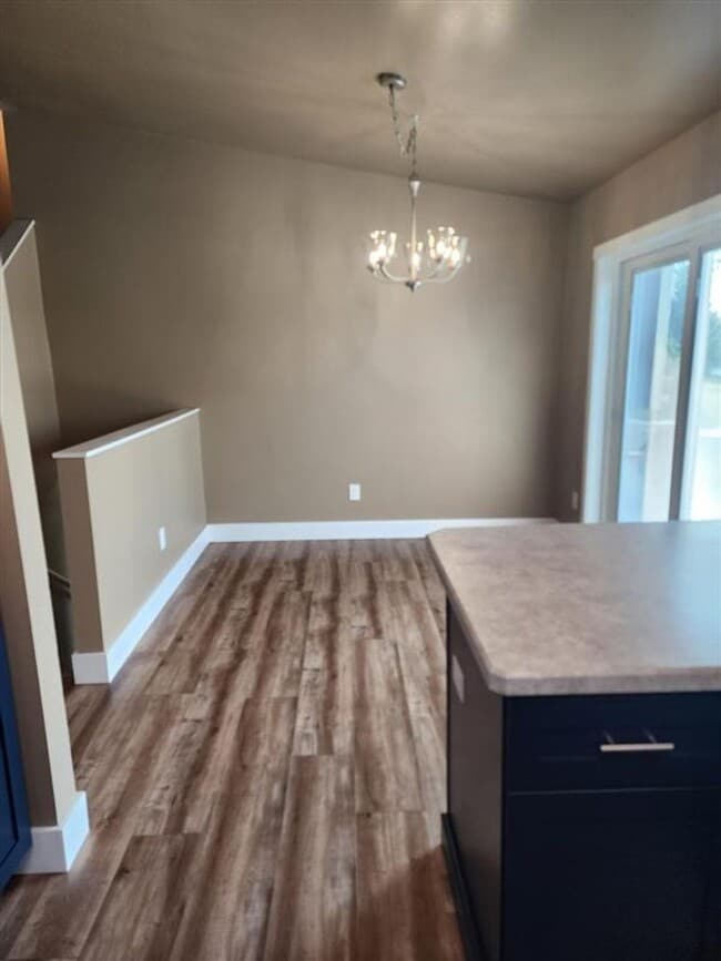 Building Photo - 5 bedroom in Briarwood - Water/Sewer/Trash PAID