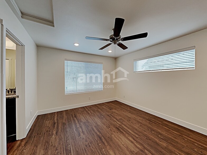 Building Photo - 23355 SE Dogwood St