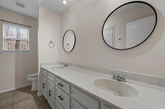 Building Photo - 660 Springhill Dr