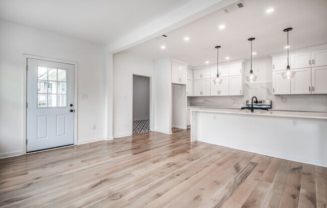 Building Photo - Elegant Midtown Memphis Single-Family Home for Lease