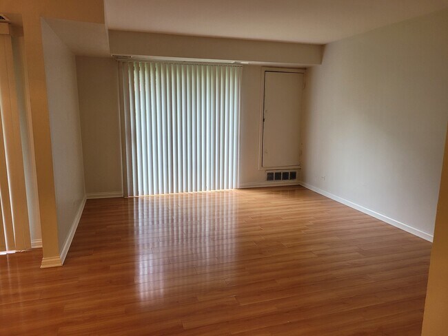 Building Photo - 80 Commonwealth Ct