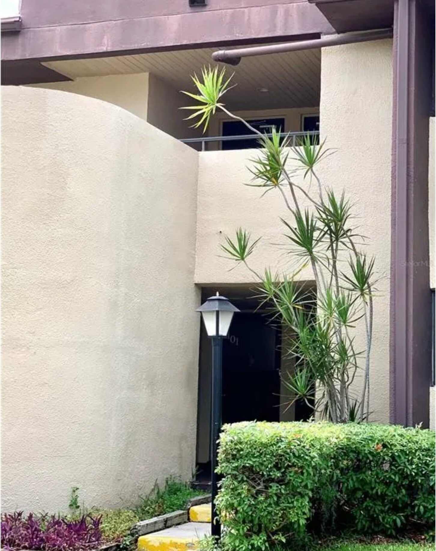 outer entry - 880 S Village Dr N