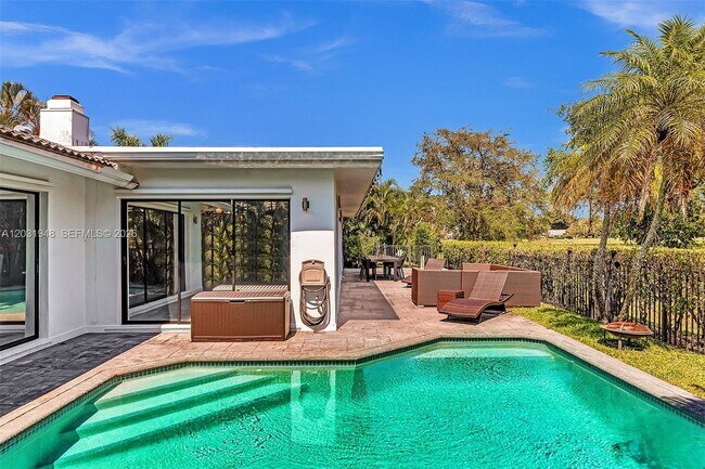 Building Photo - 5602 S Travelers Palm Ln