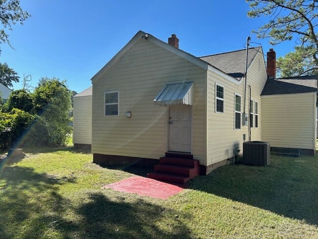 Building Photo - 3 Bedroom 1 Bath Home