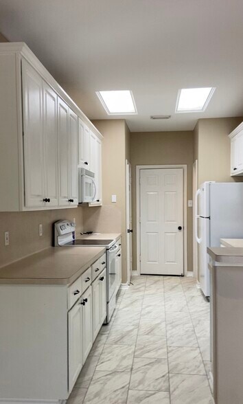 Building Photo - 6411 Encenada Green Trl