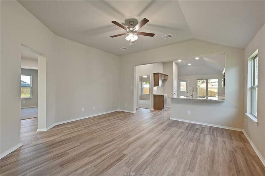 Building Photo - 2812 Messenger Way