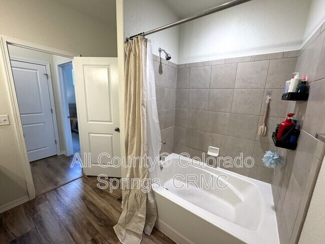 Building Photo - 7421 Marbled Wood Pt