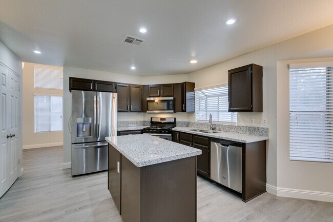 Building Photo - 1738 Toltec Cir