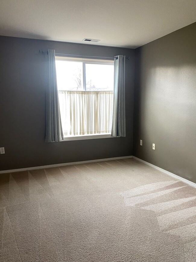 Building Photo - Alberta Arts Townhouse 3 bedroom 2.5 bathr...