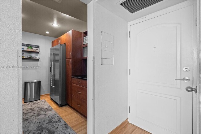 Building Photo - 3675 N Country Club Dr