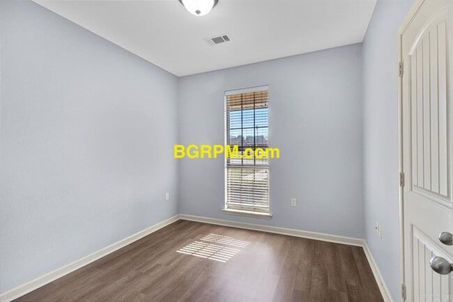 Building Photo - 3 Bed 2 Bath House for Rent!