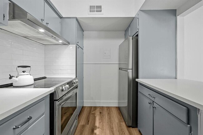 Building Photo - 2401 Winsted Ln