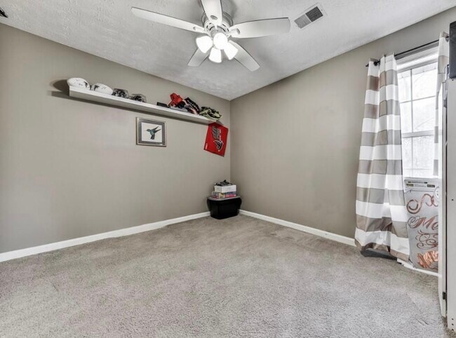 Building Photo - 4925 Farmstead Ct NE