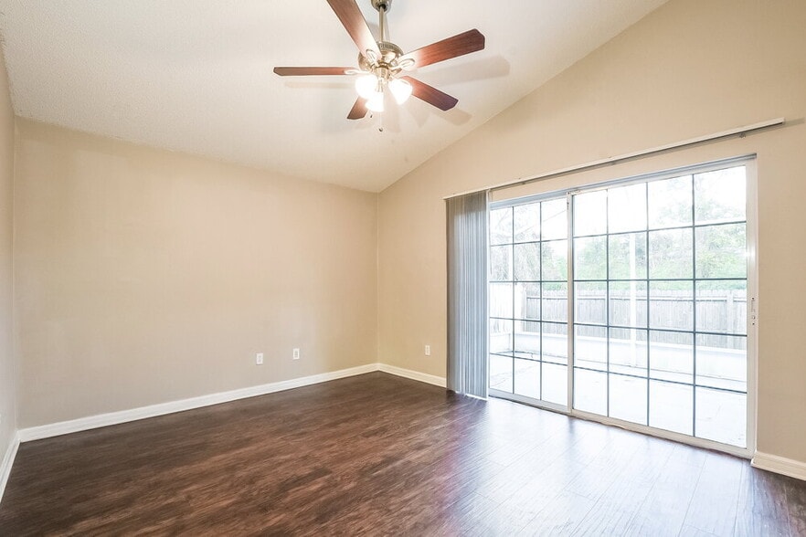 Building Photo - 593 Brightview Dr