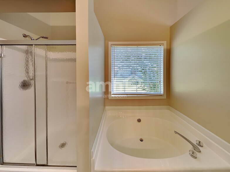 Building Photo - 3369 Woodtree Ln