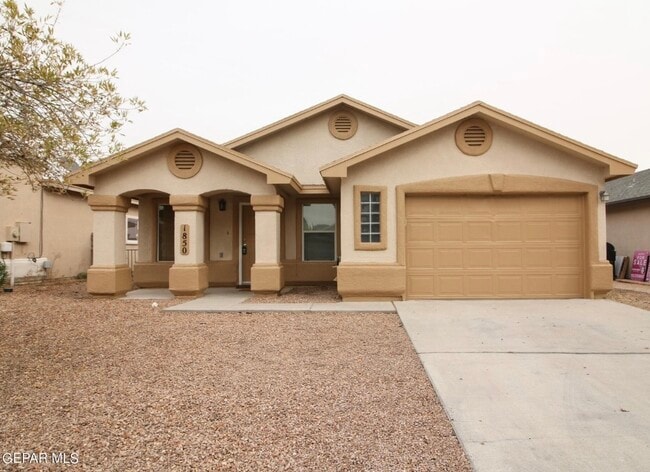 Building Photo - 1850 Shreya St