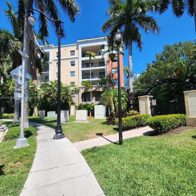 Building Photo - 17125 N Bay Rd