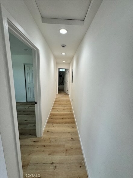 Building Photo - 922 E Lanzit Ave