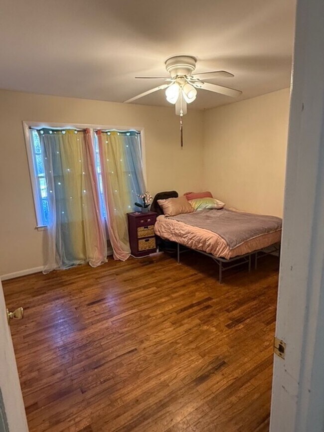 Building Photo - 10-12 Milledge Ct