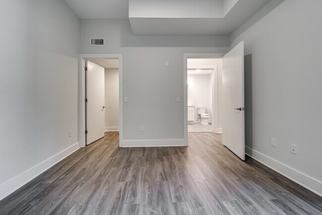 Building Photo - 660 Grand St