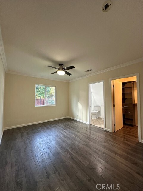 Building Photo - 6447 Balcom Ave