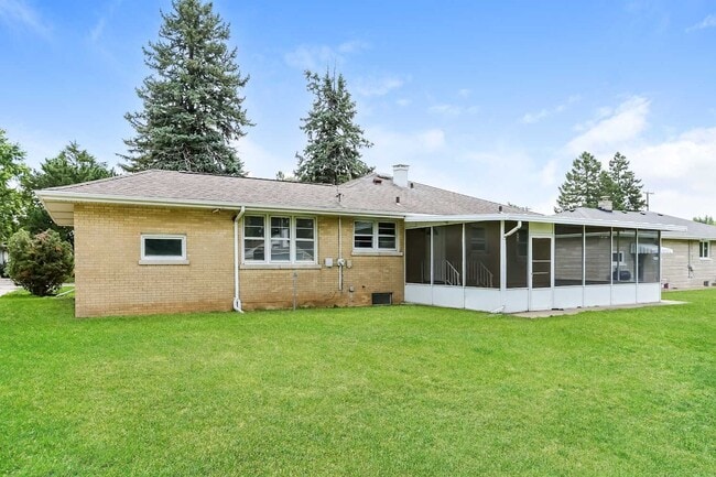 Building Photo - 1407 Highland Ave