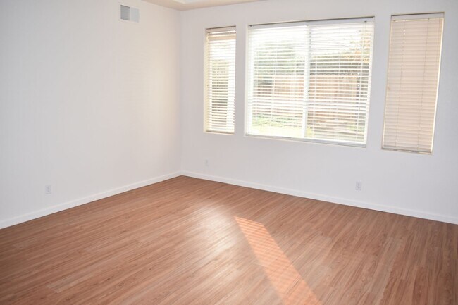 Building Photo - 469 Anacapa Dr