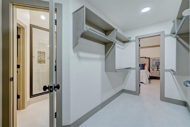 Building Photo - 3616 Burlington Dr