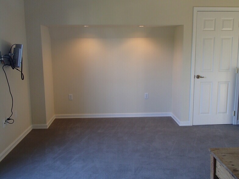 Building Photo - 2800 E Evergreen Blvd