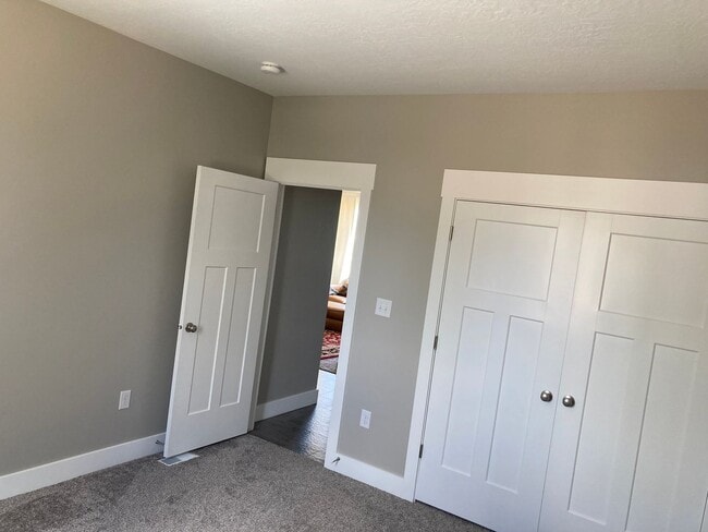 Building Photo - 3981 3500 S St