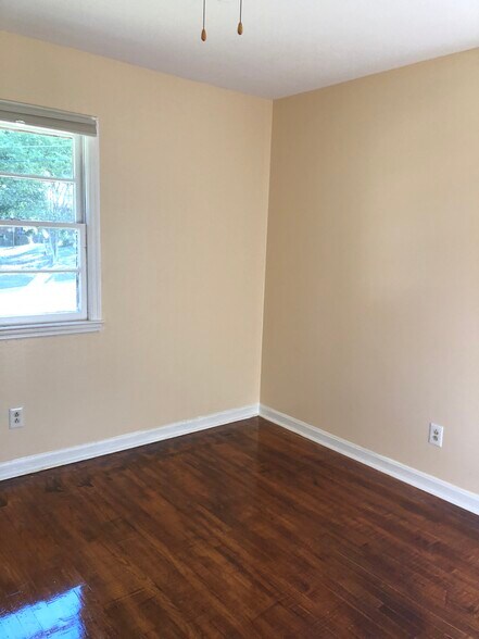 Building Photo - 1846 Colony Dr