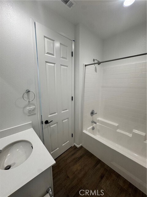 Building Photo - 401 Mistyblue Ct