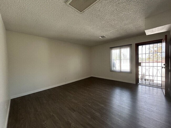 Interior Photo - 516 S Flower St