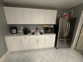 Building Photo - 5435 SW 148th Pl