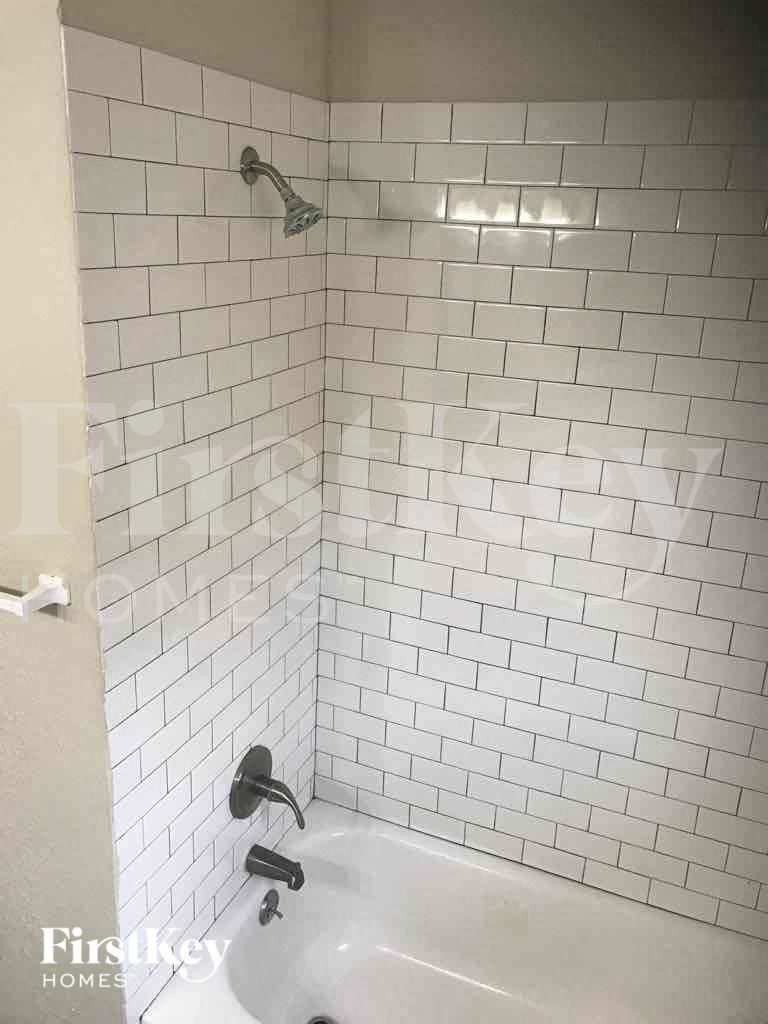 Building Photo - 5131 Whittier Oaks Dr