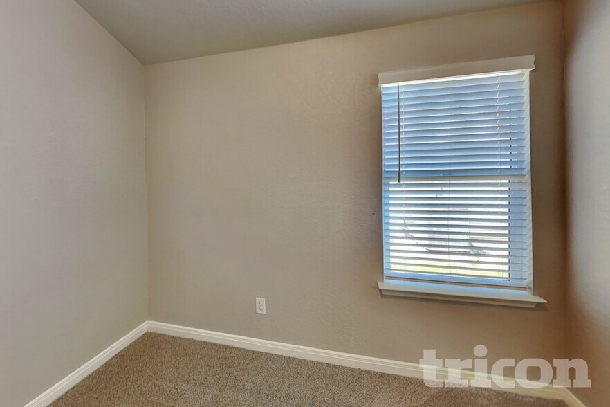 Building Photo - 13542 Paxton Blvd