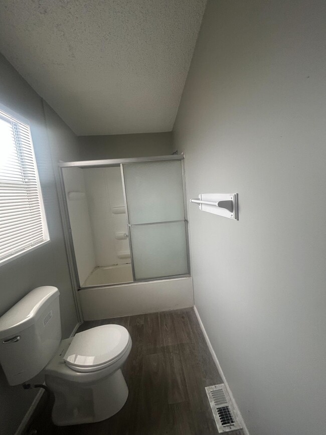 Building Photo - 3601 E Wyoming Ave