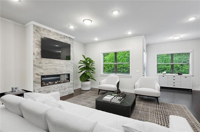 Building Photo - 687 Avondale Creek Dr.
