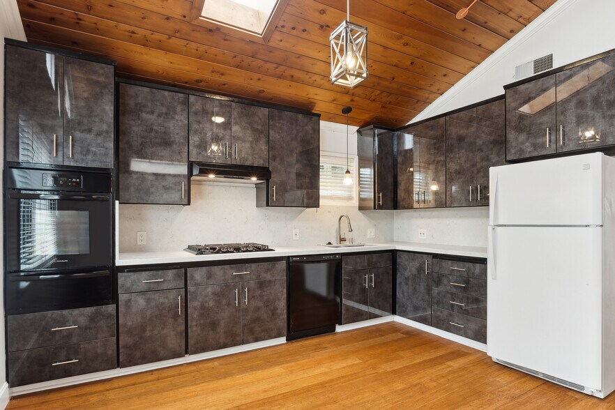 Kitchen - 4708 Orion Ave