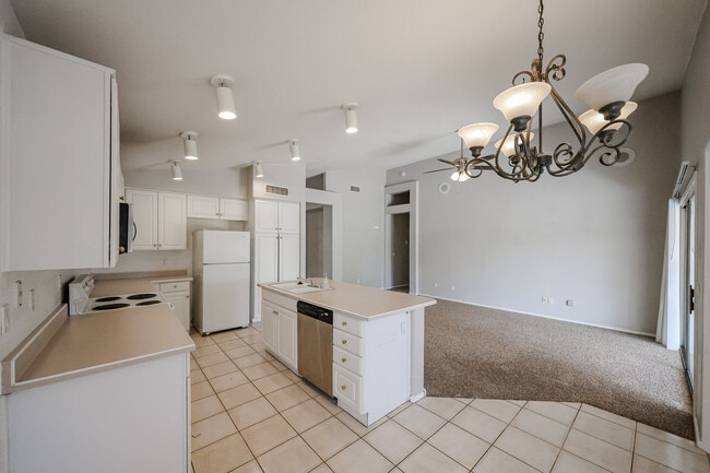 Building Photo - 14707 W Lupine Ln