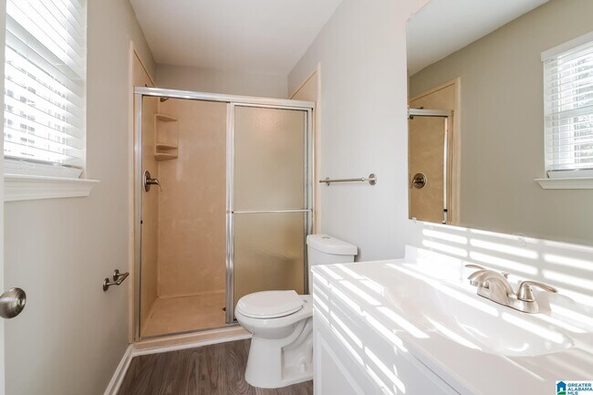 Building Photo - 1003 Oak Blvd