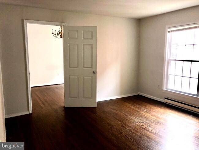 Building Photo - 900 24th St NW