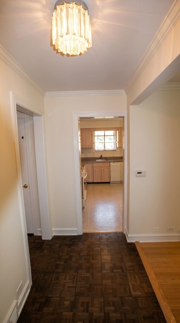Building Photo - 460 Highcrest Dr