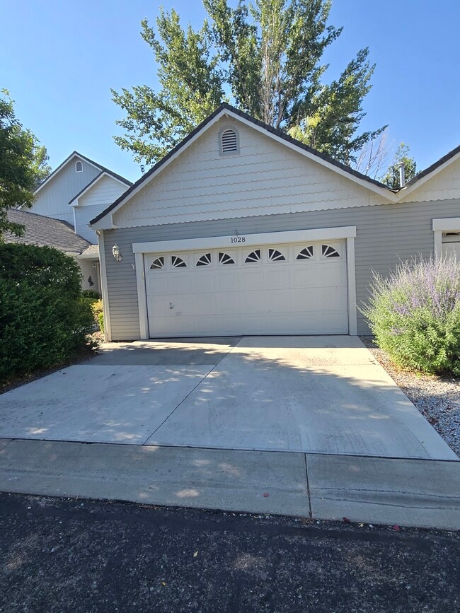 Primary Photo - 1028 Aspen Grove Cir