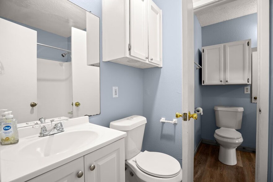 Building Photo - 5402 Brompton Cir