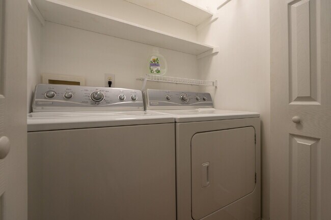 Building Photo - Mountain Lux Home - Centrally Located in B...