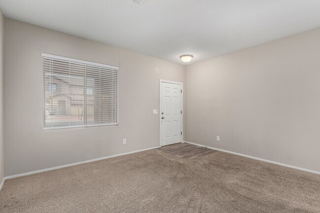 Building Photo - 4509 E Loma Vista St