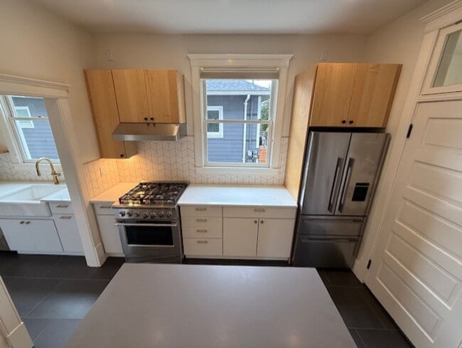 Building Photo - BRIGHT 2-BEDROOM TOWNHOME FOR RENT IN CHERRY HILL!